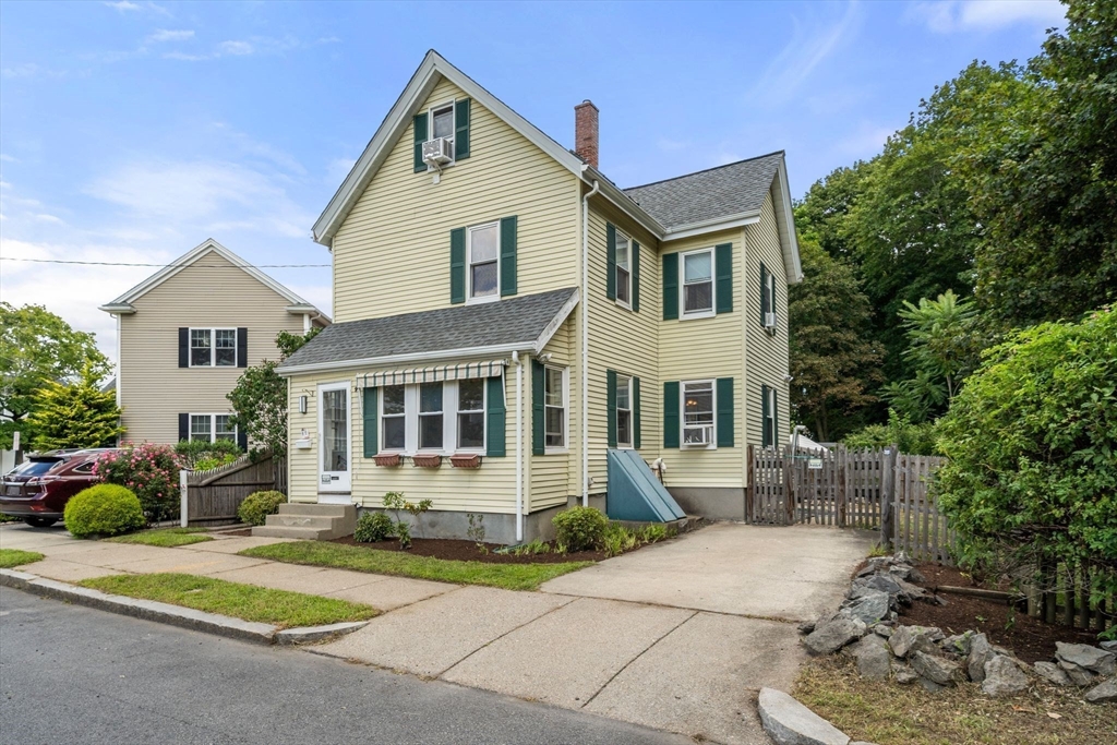 92 Allison St in Newton