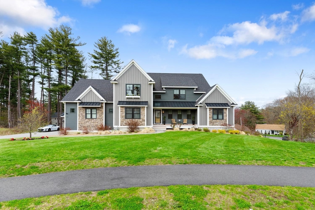9 Shay Ln in North Reading