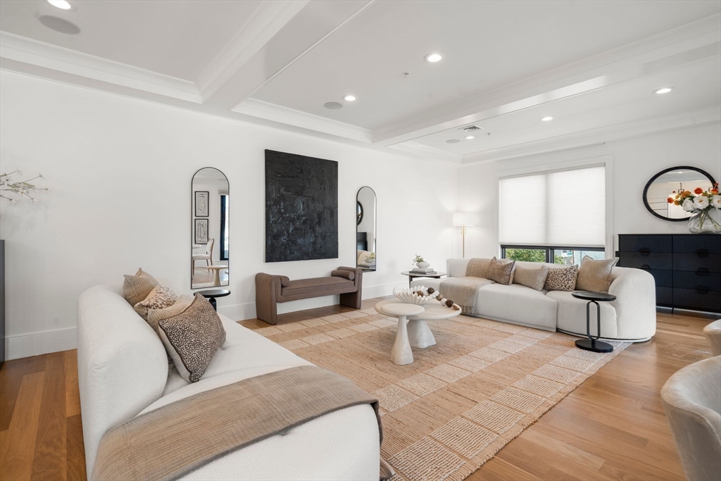 377 W 1St St #7 in Boston
