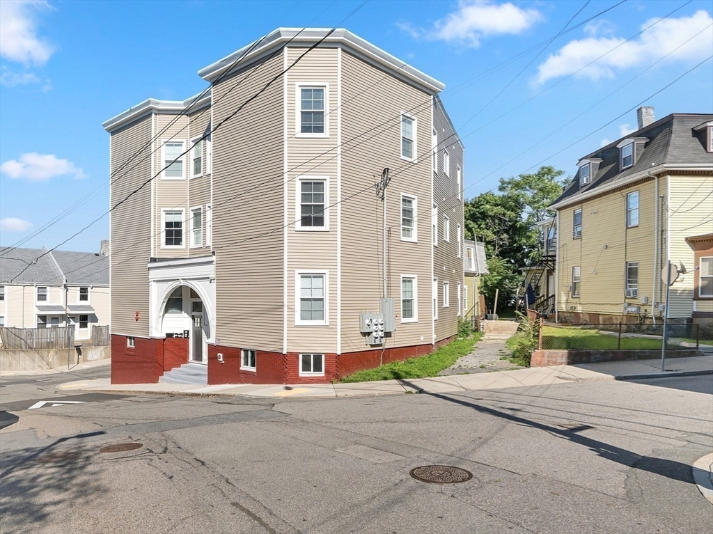 36-38 Regent St in Roxbury