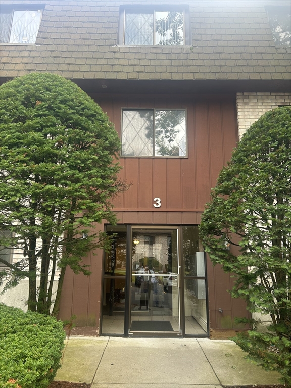 3 Greenbriar Drive #301 in North Reading