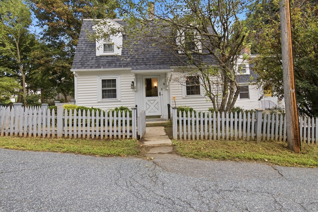 6-8 CENTER PLACE in Stow
