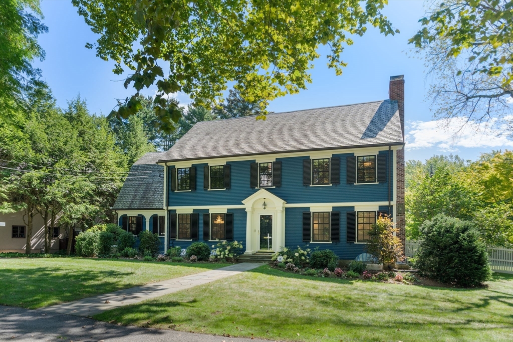 17 Glenoe Rd in Chestnut Hill
