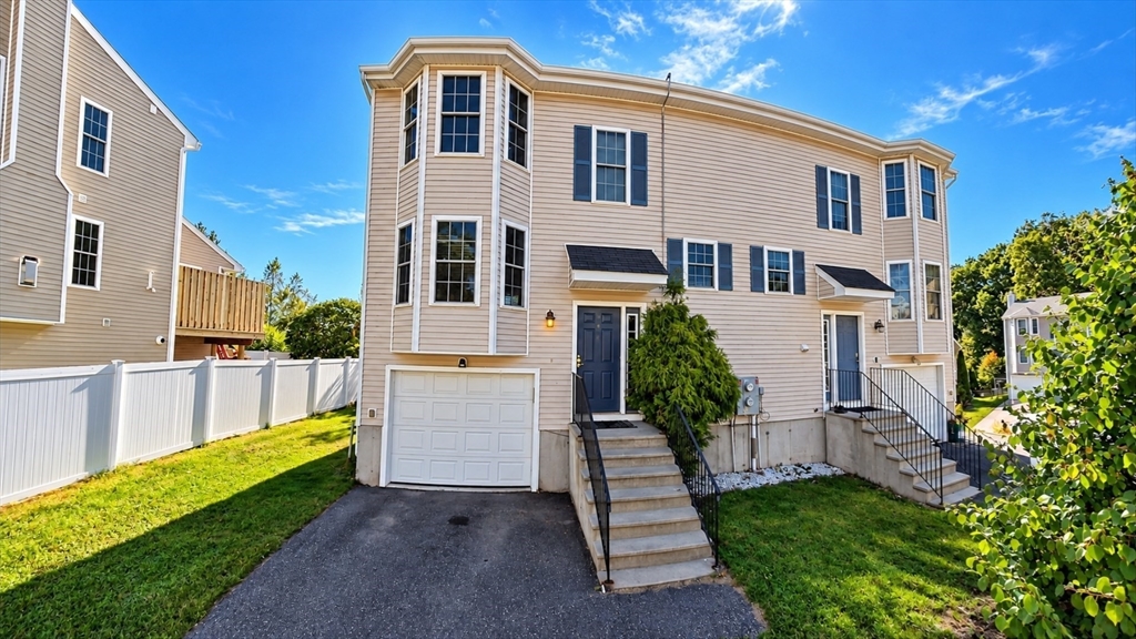 4 PEARLBUSH PATH in Worcester