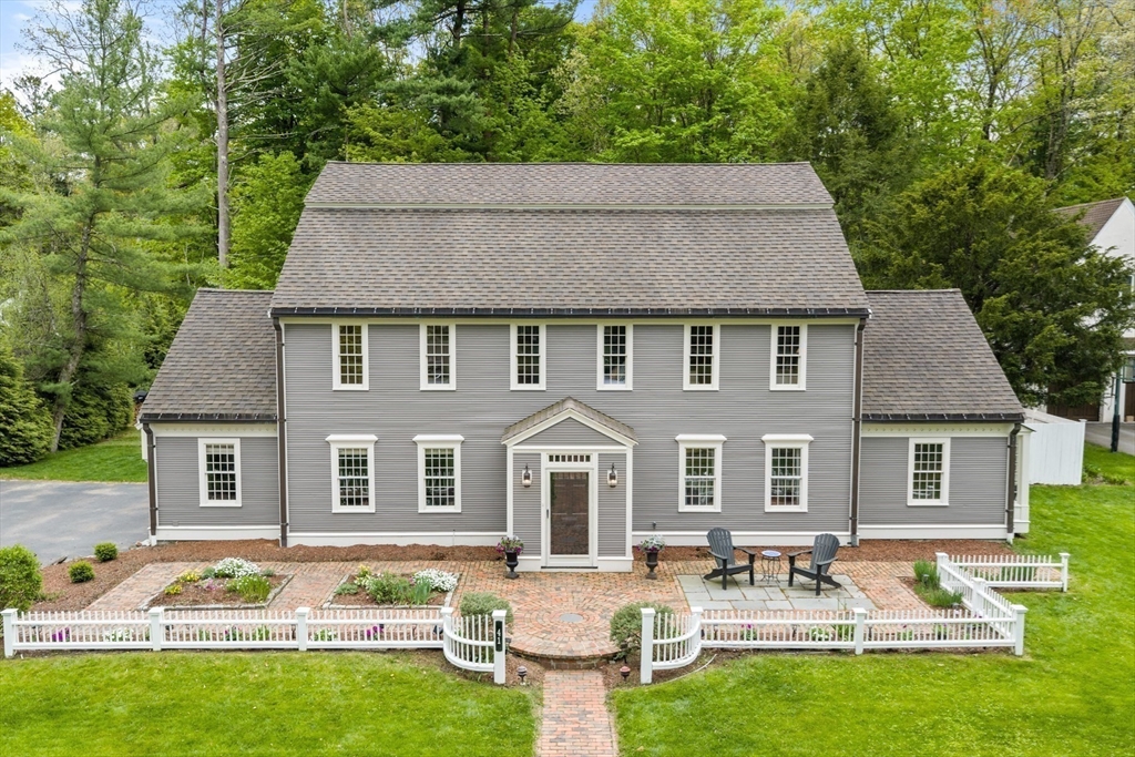 41 Longmeadow Road in Wellesley