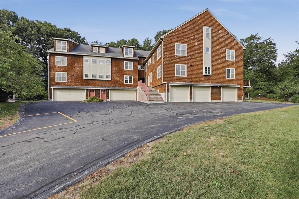 7 Stephen Lane Drive #7 in Bedford