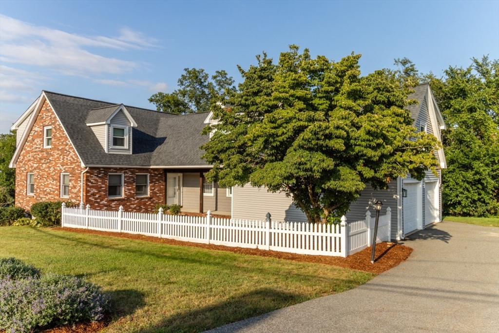 2 Mccarthy Dr in Burlington