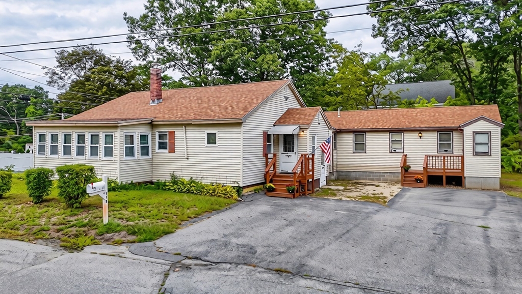 114 Old Meadow Rd in Dracut