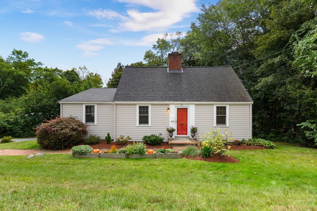 11 Stratham Rd in Lexington