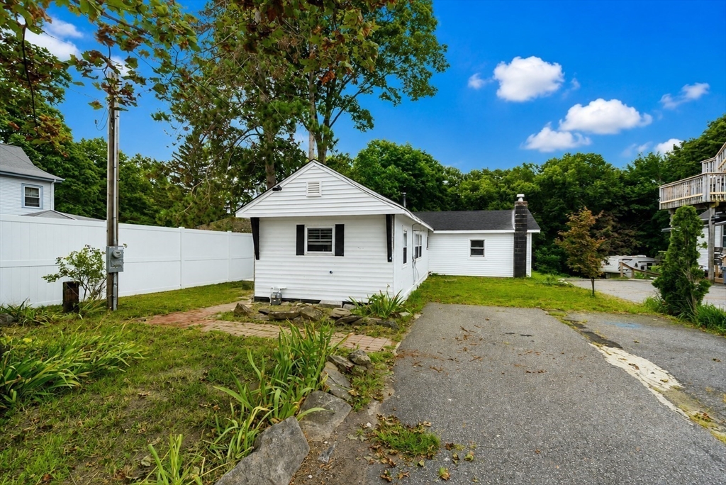 163 Highland St in Clinton