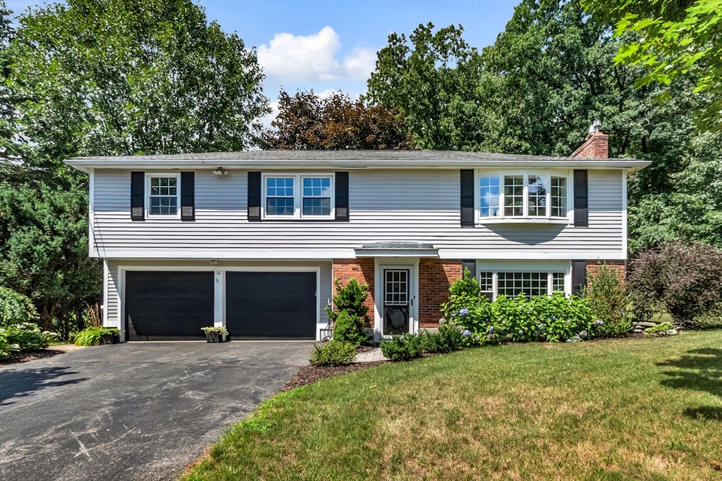 32 Briarwood Rd in Framingham