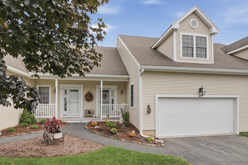 97 Horne Way #97 in Millbury