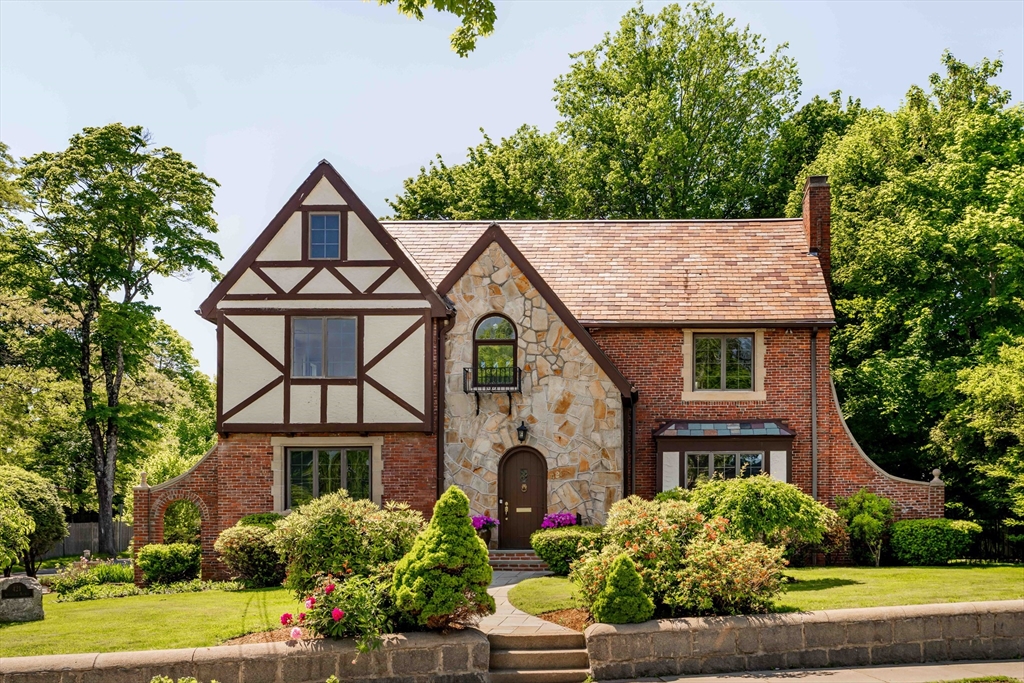 421 Waverley Ave in Newton