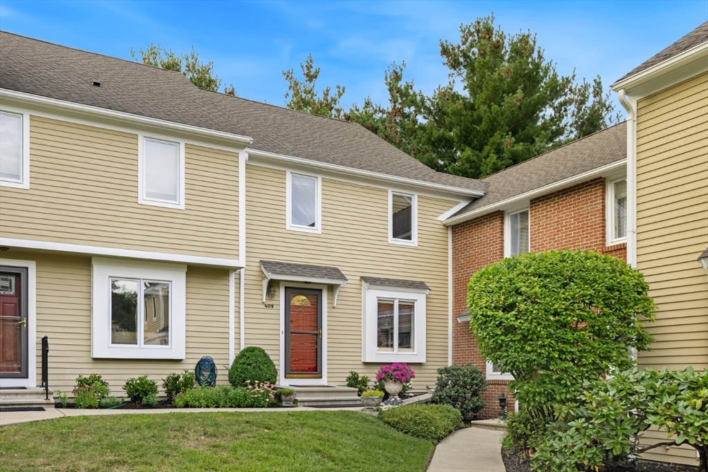 409 Lewis O Gray Dr #409 in Saugus