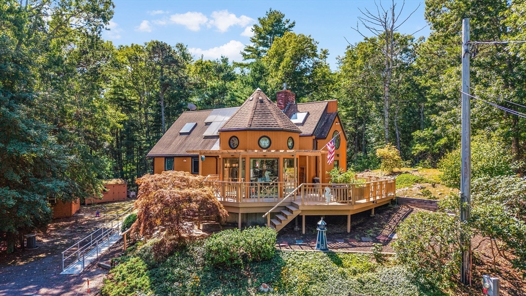 81 Lakeview Blvd in Plymouth