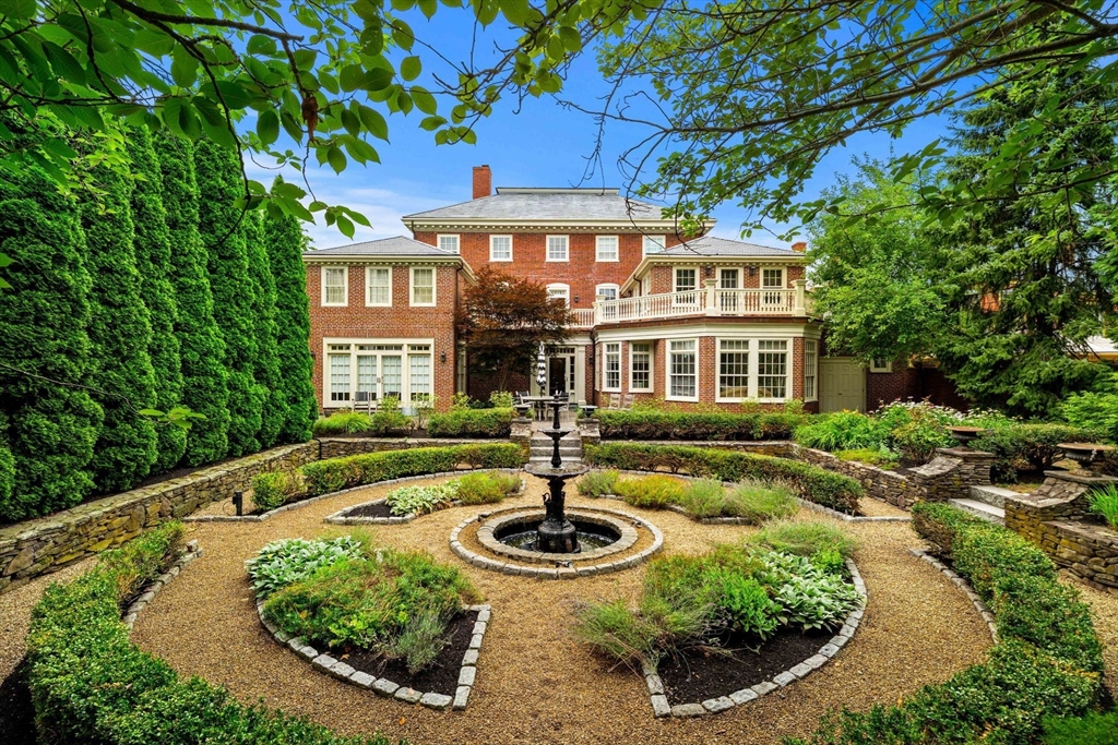 19 Federal St in Newburyport
