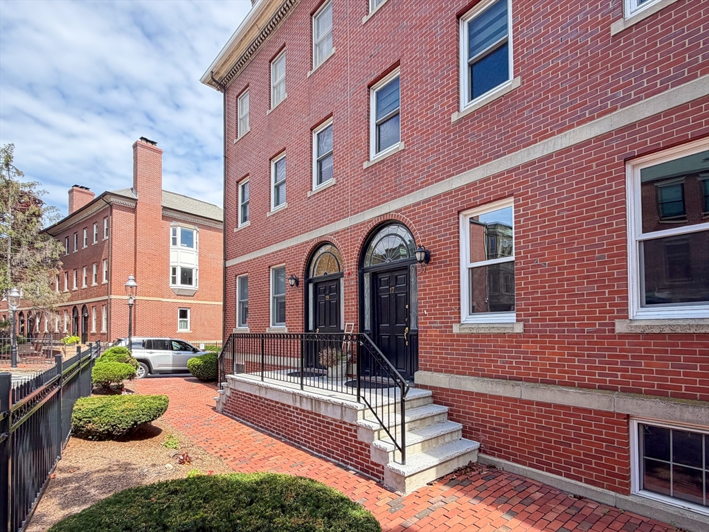 17 Main St #17 in Charlestown