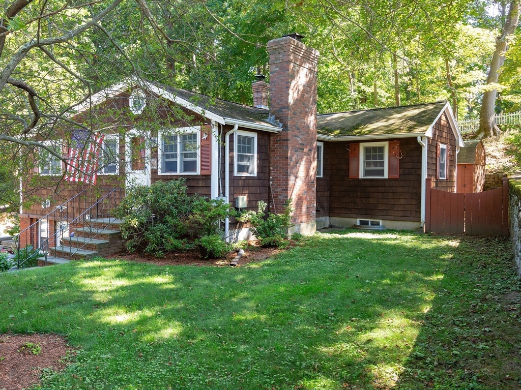 5 Mansion Rd in Wayland