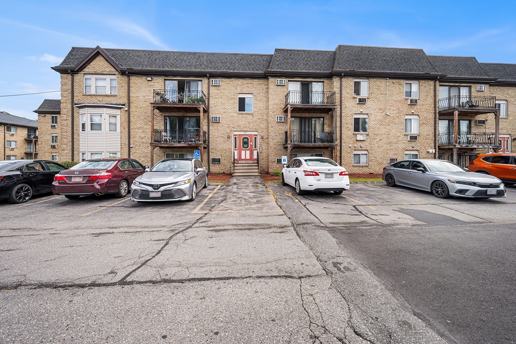 347 Pawtucket Blvd #3 in Lowell