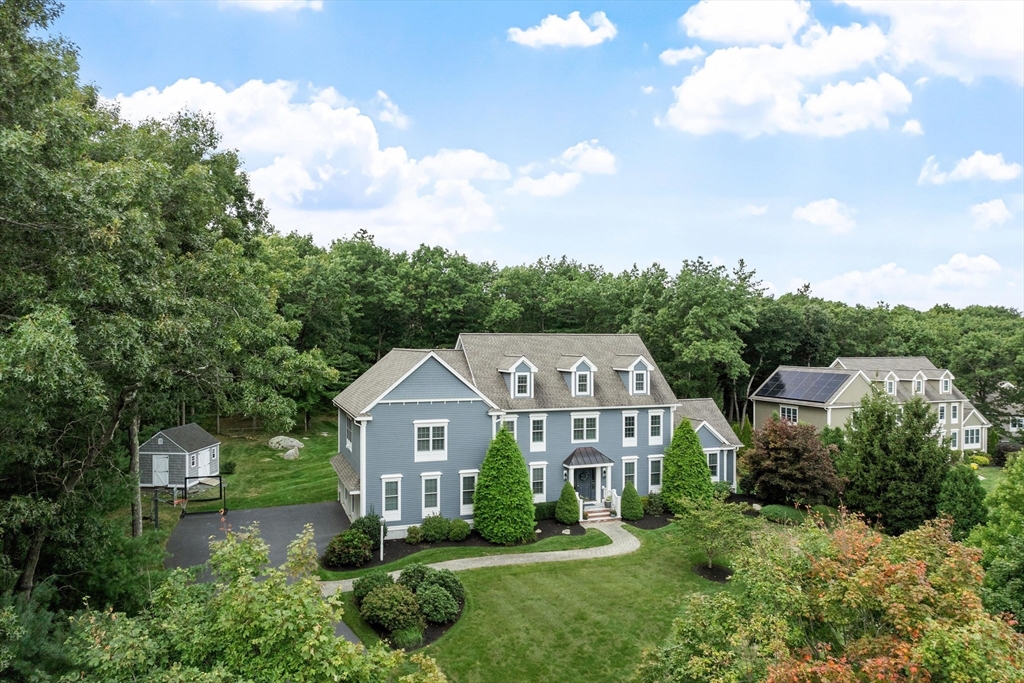 48 Robinson Dr in Bedford