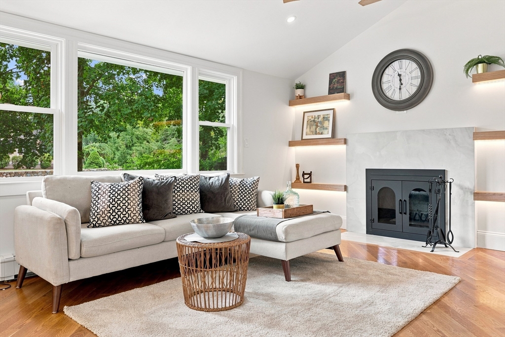 121 Elm St in North Reading