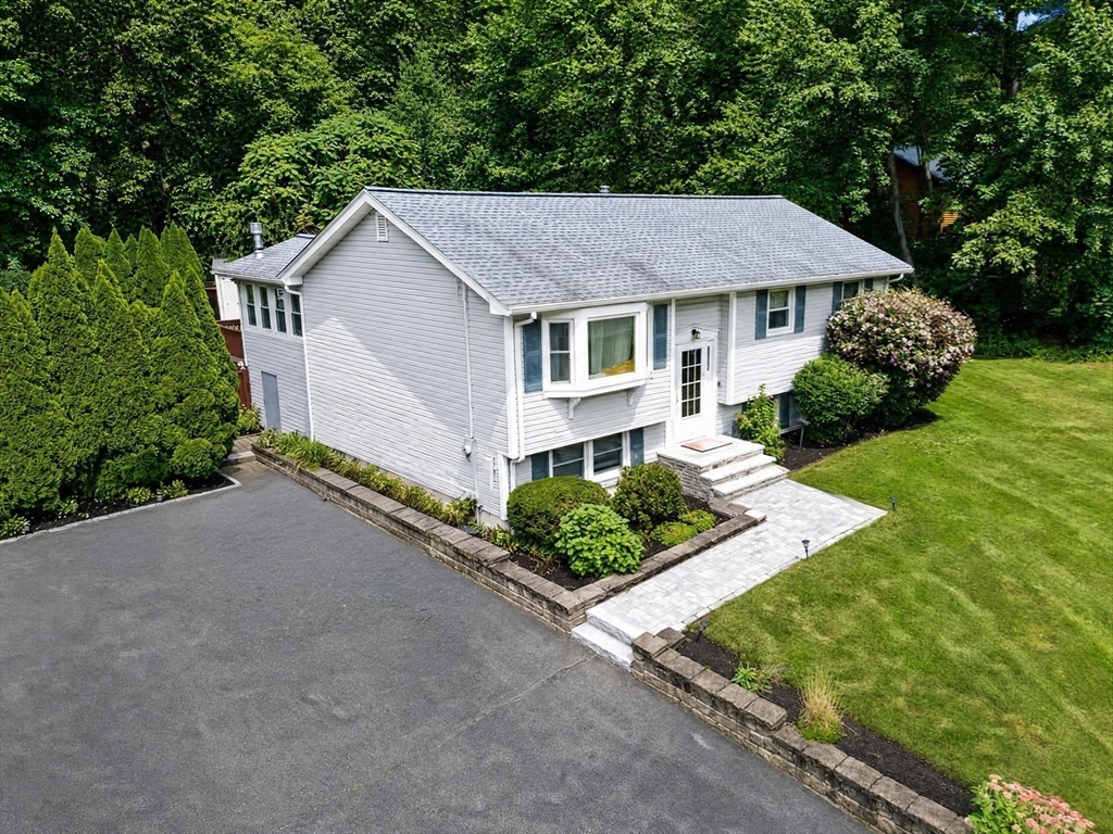 71 Martha Ave in Tewksbury