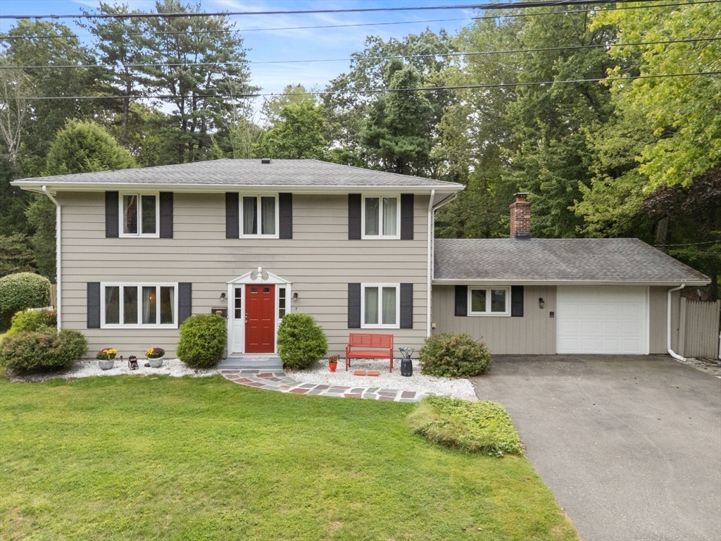 7 Lamphere Cir in Framingham