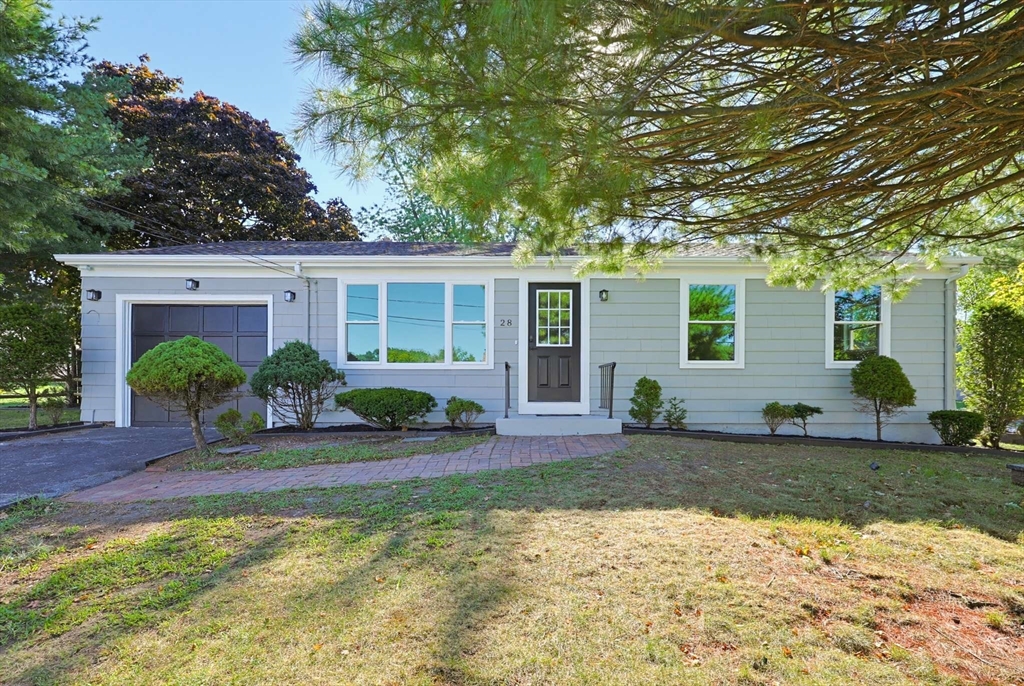 28 Deerfield Rd in Attleboro