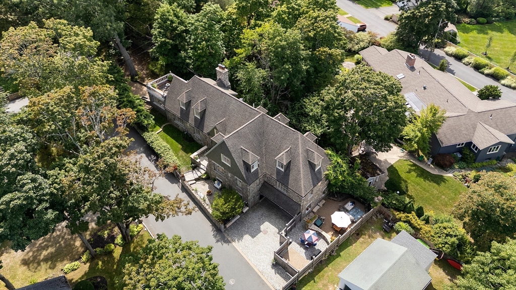 9 Galloupes Point Rd in Swampscott