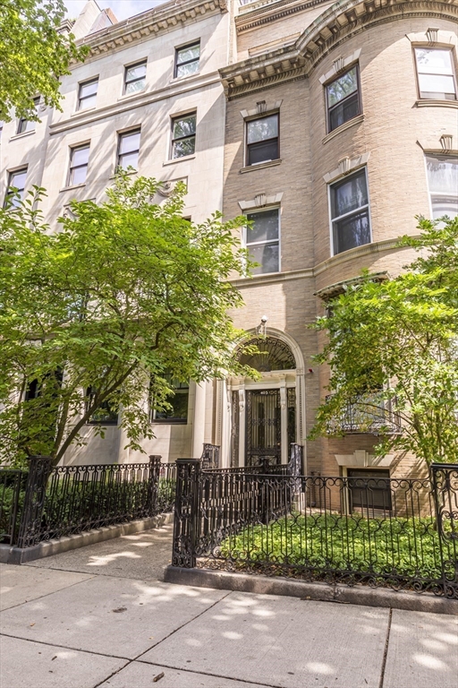 405 Commonwealth Ave #2B in Boston