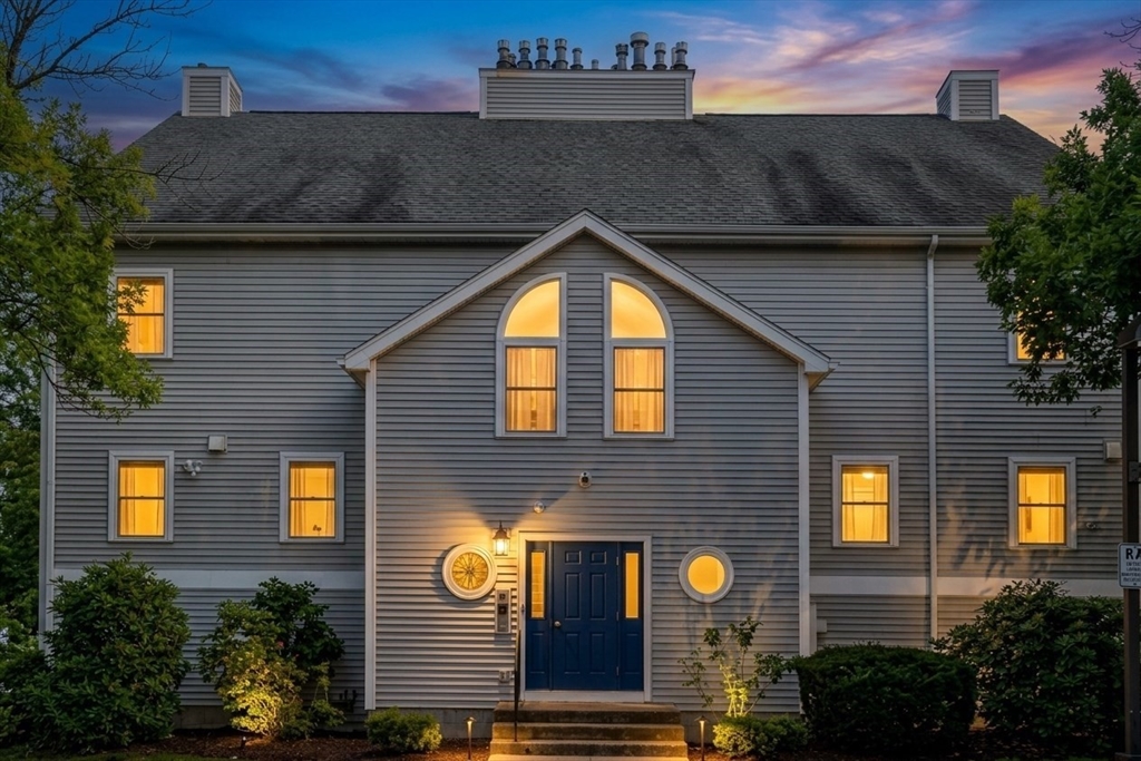 15 Marion St #F in Roslindale