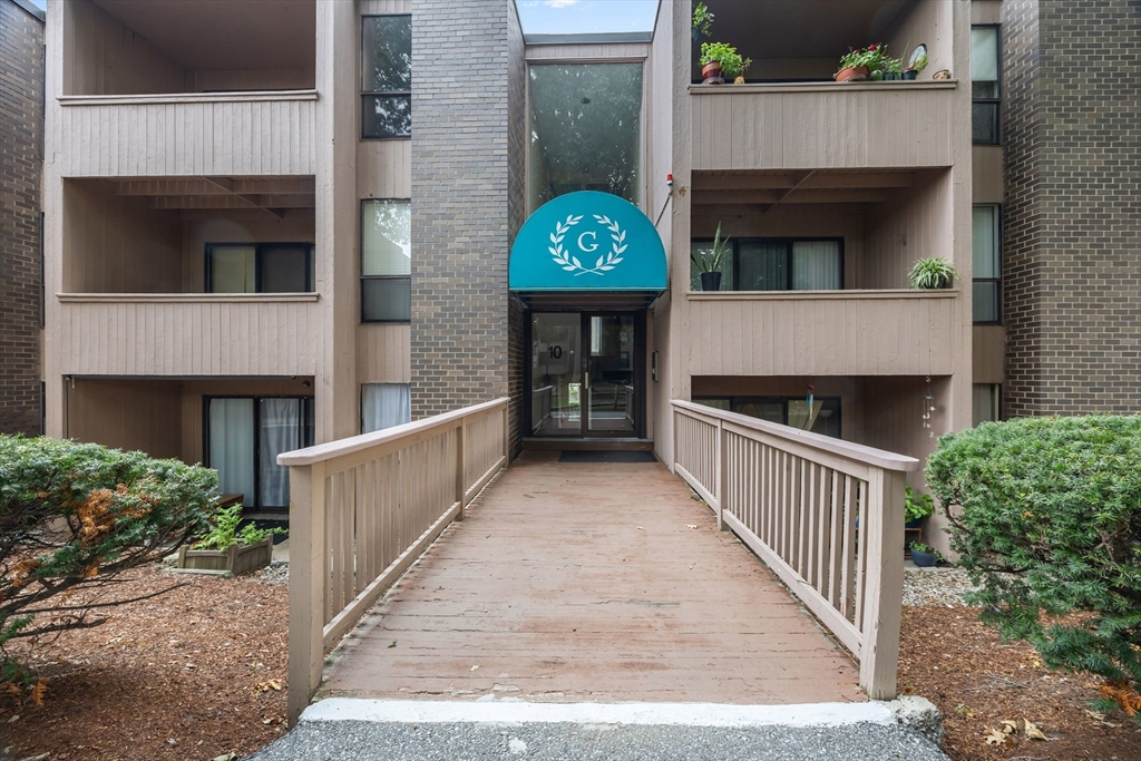10 Shrewsbury Green Dr #I in Shrewsbury