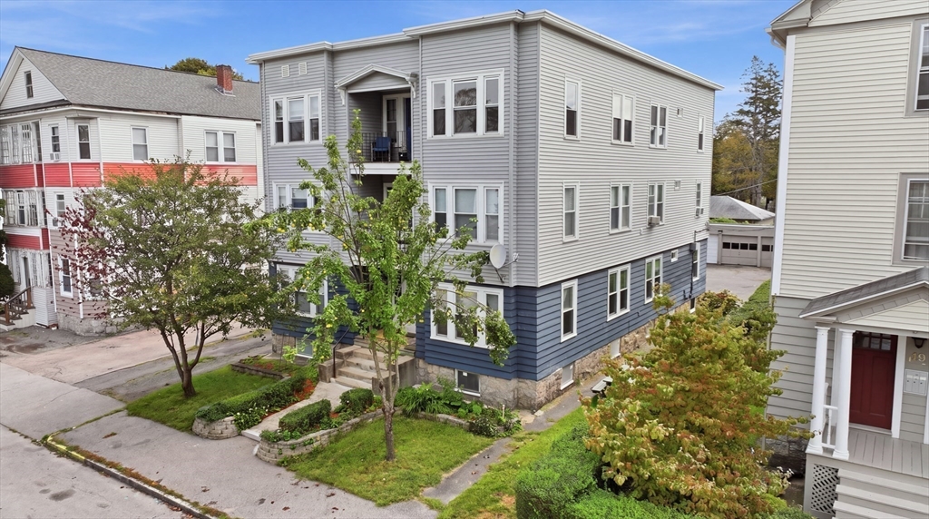 17 Fairbanks St in Worcester