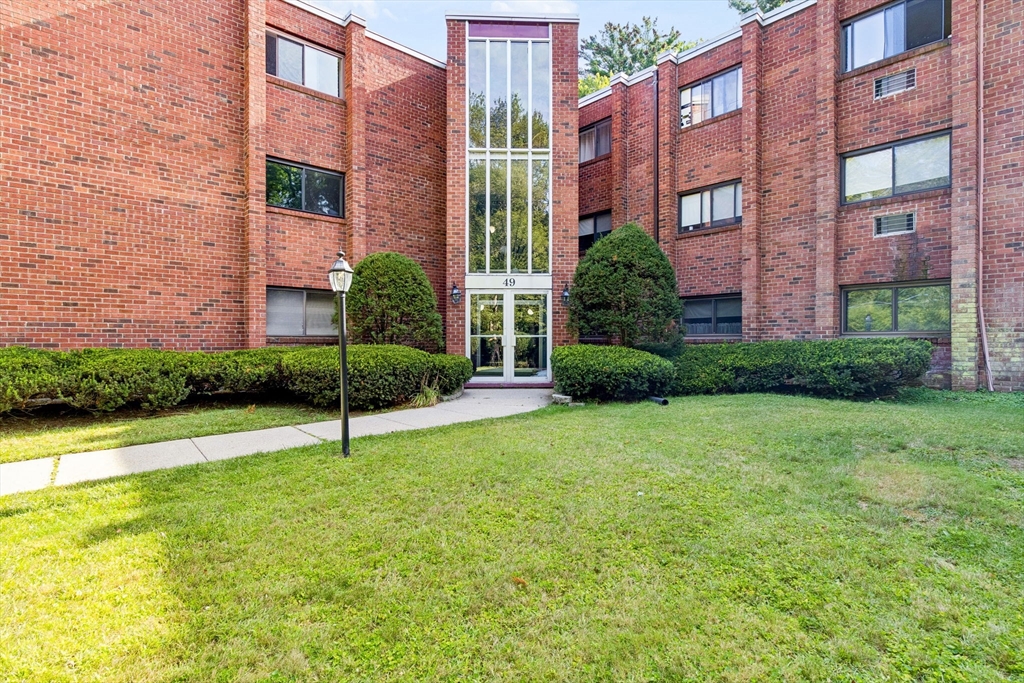 49 Windsor Dr #301 in Holliston