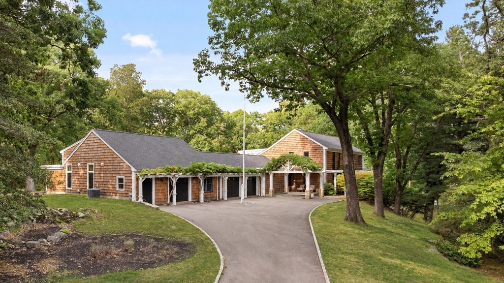 8&10 Evergreen Ln in Hingham