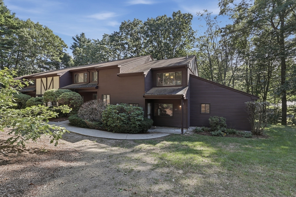 109 Highwood Drive #109 in Franklin