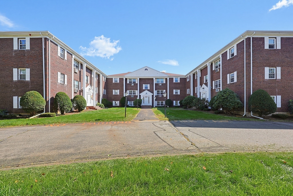 130 Parker St #L4 in Acton