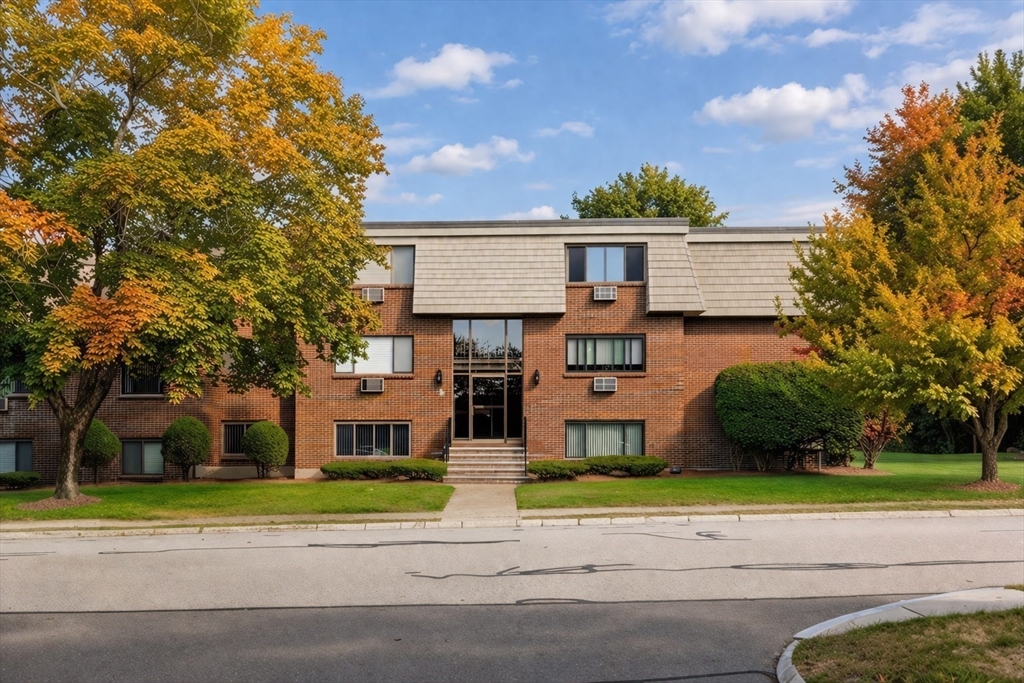12 Hallmark Gdns #2 in Burlington