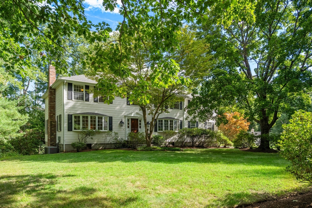 10 Circle Dr in Dover