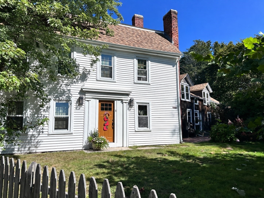 5 Putnam Hill Rd in Sutton