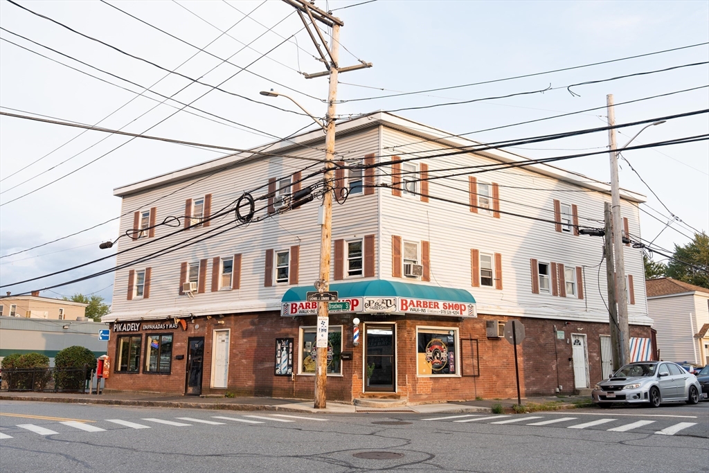 52 Willie Street in Lowell