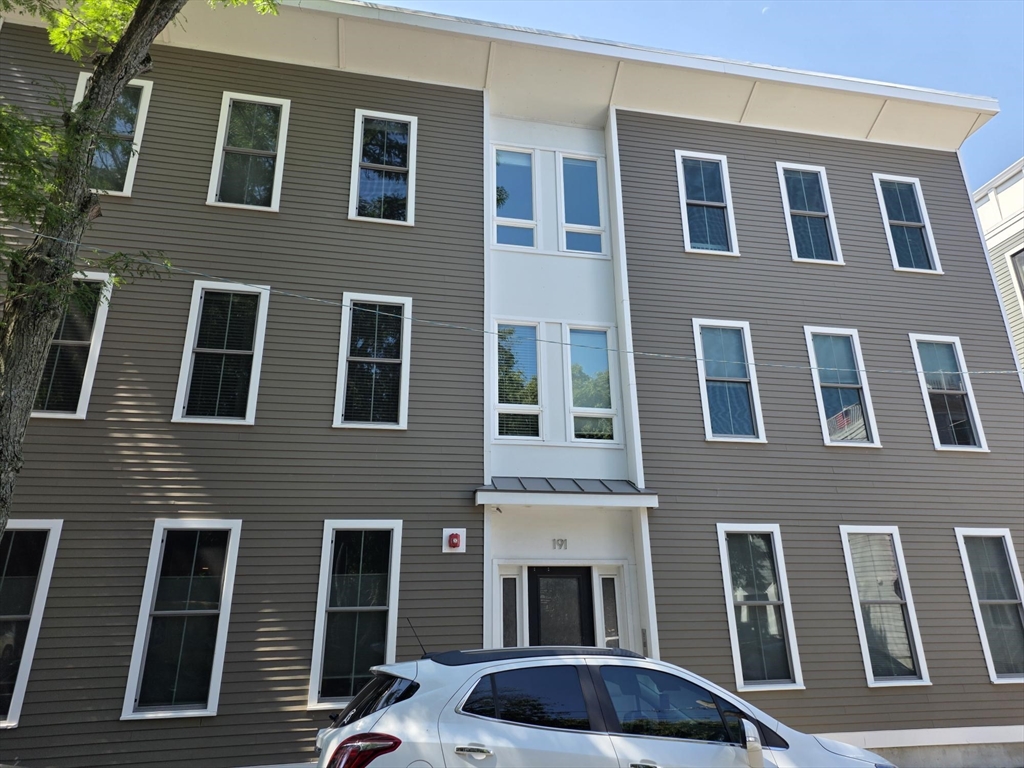 191 W 8Th St #1 in Boston