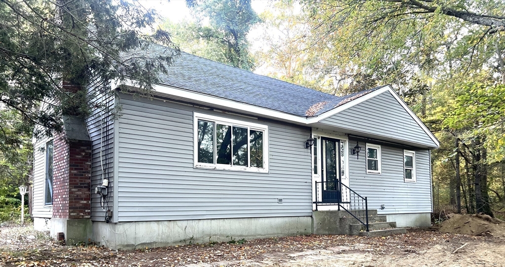 831 Providence Rd in Whitinsville