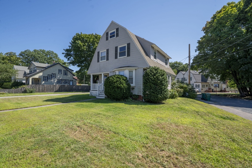 121 Oakland St in Mansfield