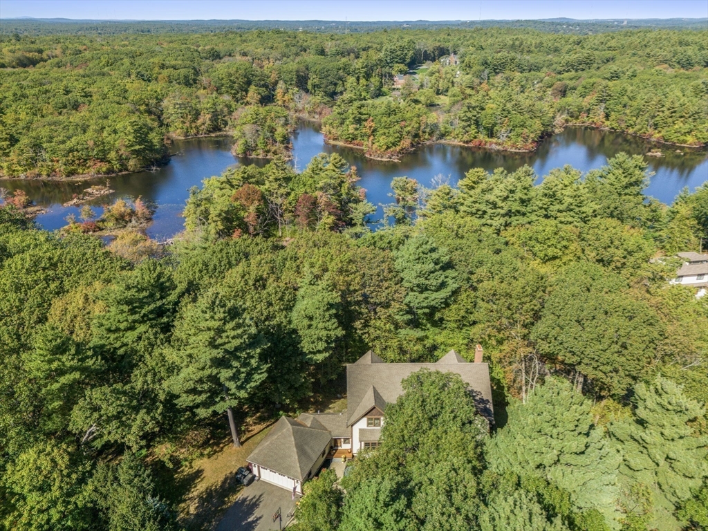 250 Meadowbrook Road in Dedham