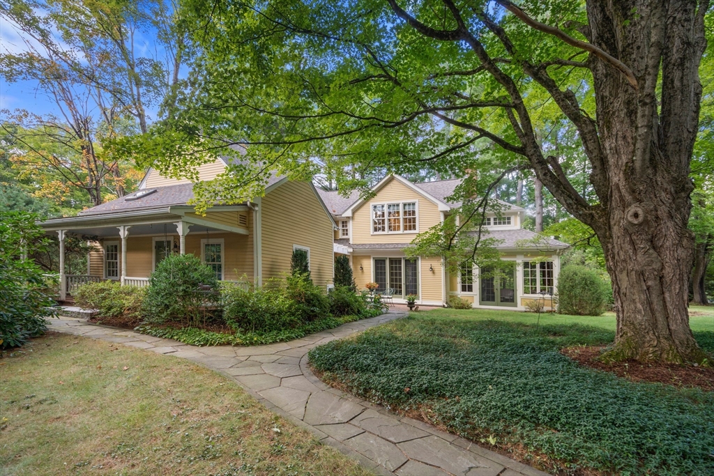 270 Concord Rd in Lincoln