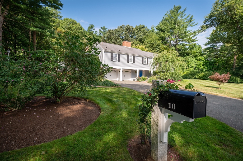 10 Burnham Road in Wenham