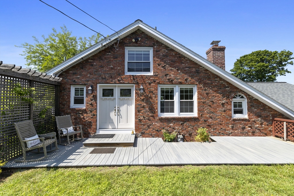 6r Fairview Ave in Swampscott