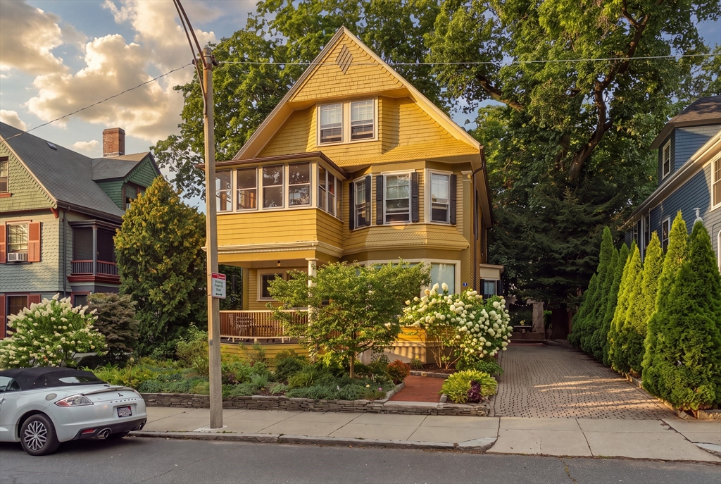 6 Menlo St in Brighton