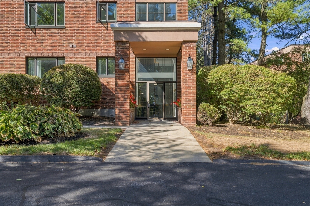 12 Ledgewood Way #21 in Peabody